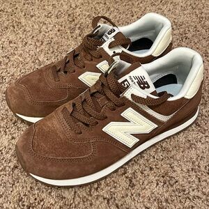 EUC New Balance 574 Suede and Leather Sneaker, Sz 9.5